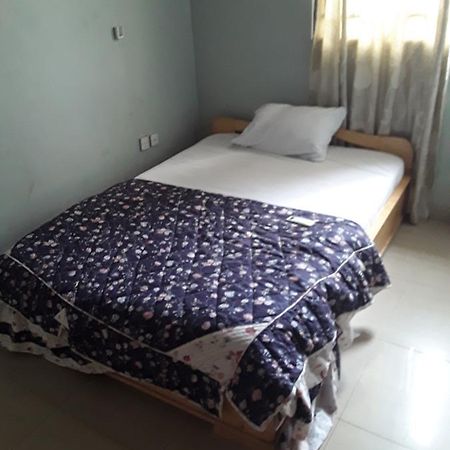 Bizay Hotel Sunyani Екстер'єр фото
