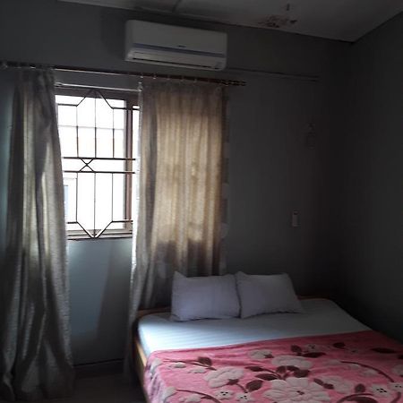 Bizay Hotel Sunyani Екстер'єр фото