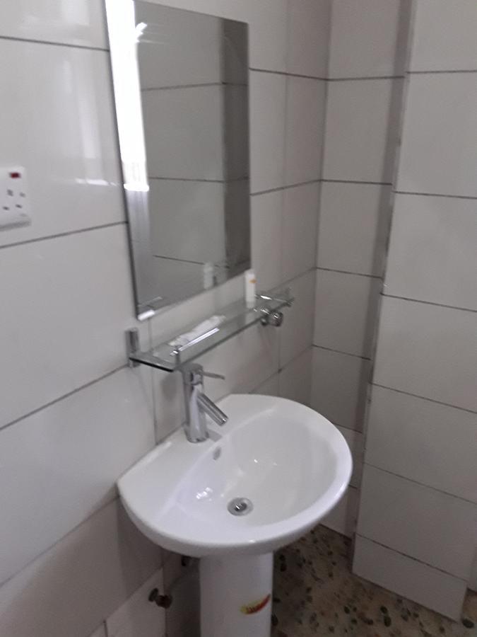 Bizay Hotel Sunyani Екстер'єр фото